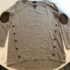 Comfy sweater with cute suede accents